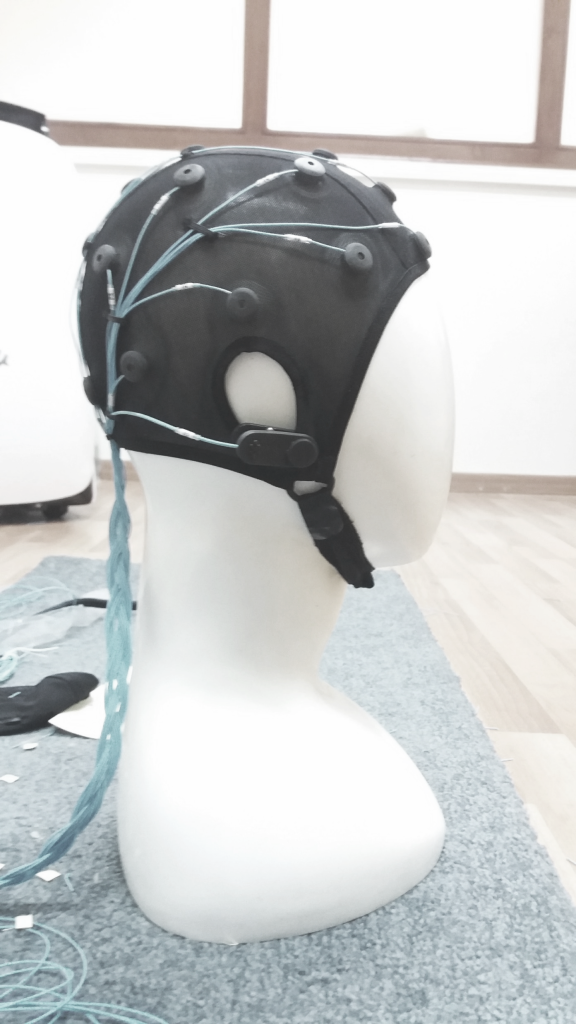 طراحی و نمونه سازی کلاه EEG
